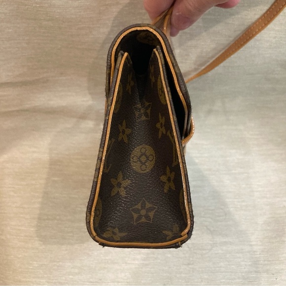 UNBRANDED Made in Mexico Little Baguette Style Shoulder Bag with Internal Pocket - Picture 3 of 12